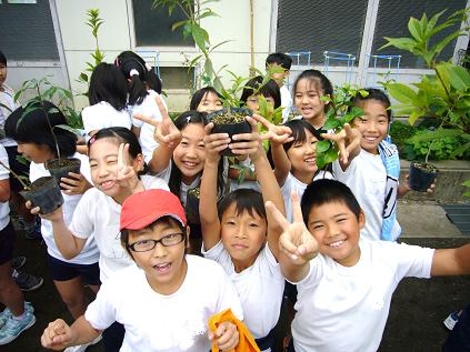 西生田小学校植樹祭