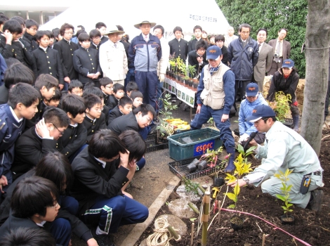 獨協中学・高校 植樹の説明