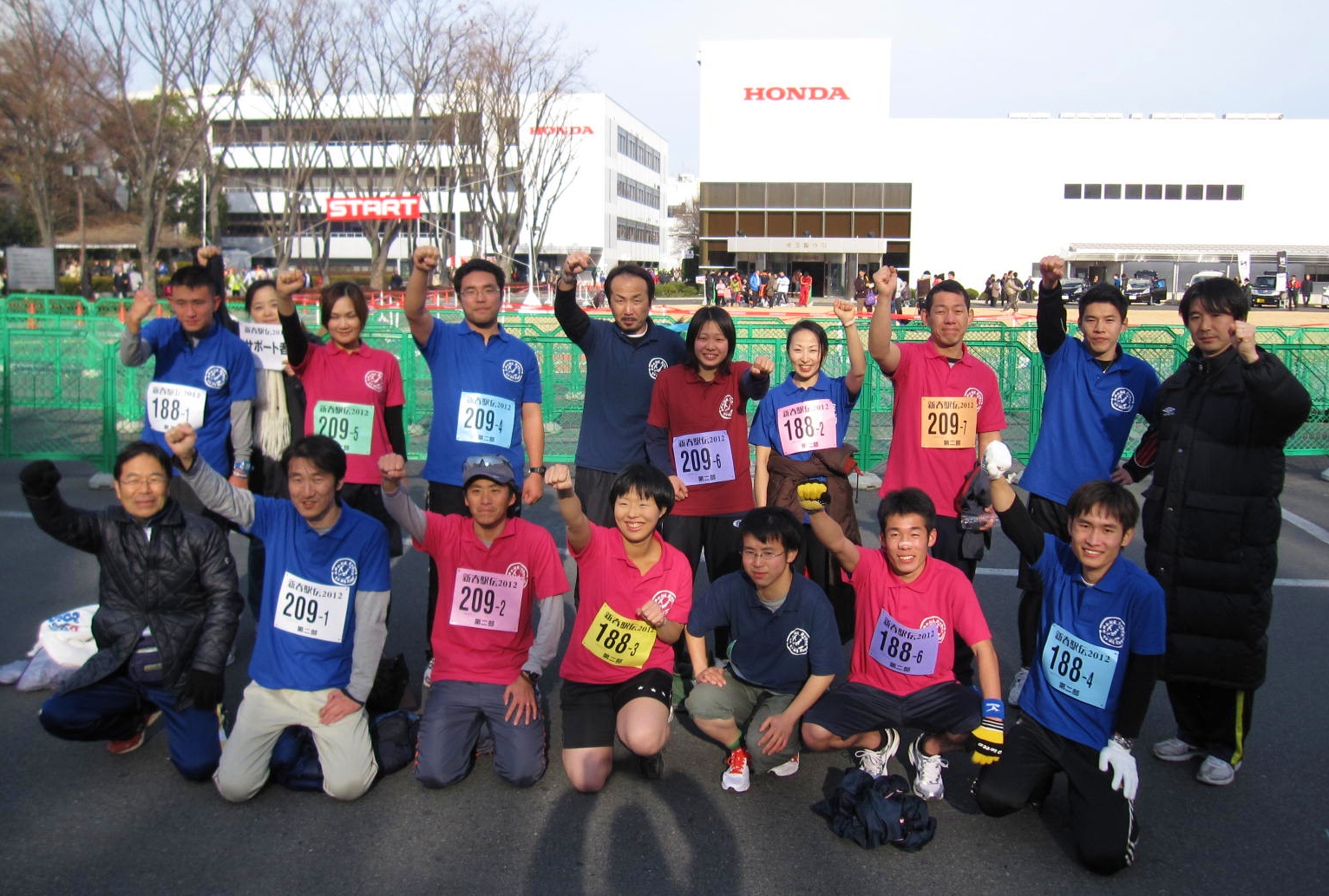 新春駅伝記念写真（2012.1.15）.jpg