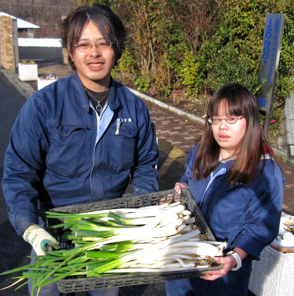 長ネギを持って（2012.1.25）.jpg